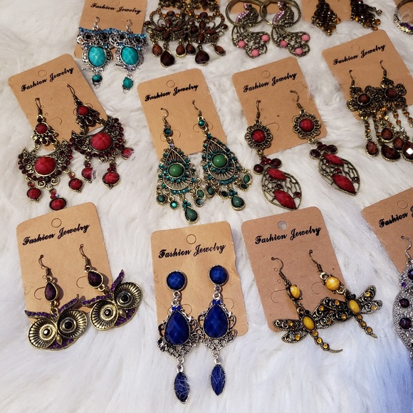 18 Pieces of Big Dangled Earrings - Picture 3 of 5